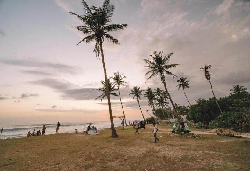 ホテル Basecamp Yoga Beach House