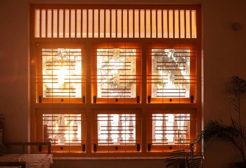 ホテル Basecamp Yoga Beach House