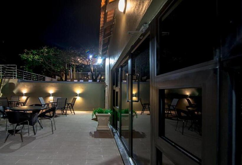 منتجع Ossanzaia Bilene Lodge