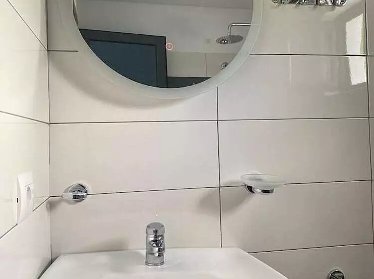 هتل Kuburi