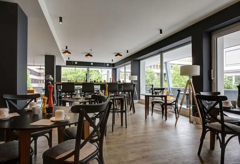 ホテル Vienna House Easy by Wyndham Dortmund City