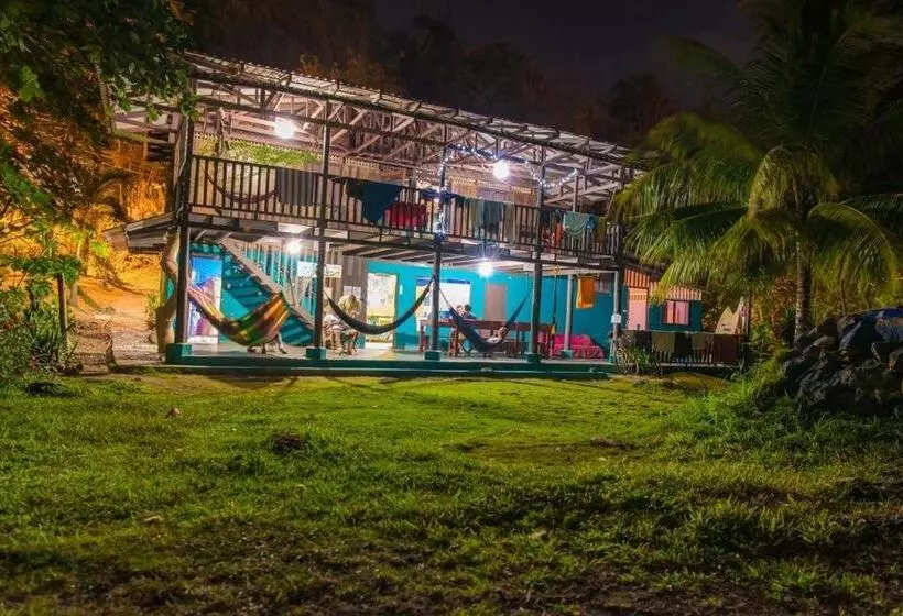 Luminosa Montezuma Hostel