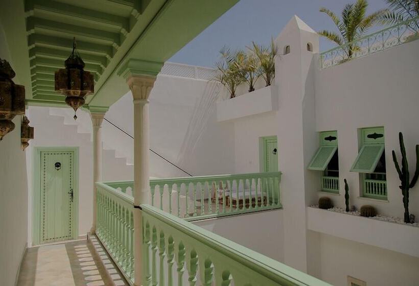 تختخواب و صبحانه Dar Antonia