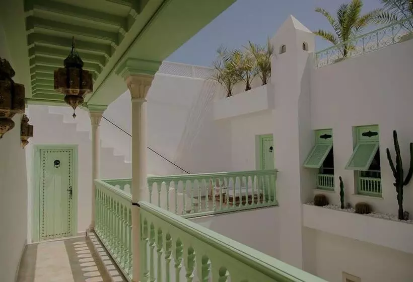 تختخواب و صبحانه Dar Antonia