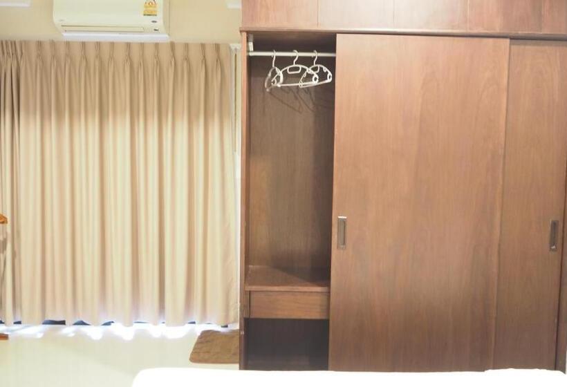 هتل The Glasshouse Place