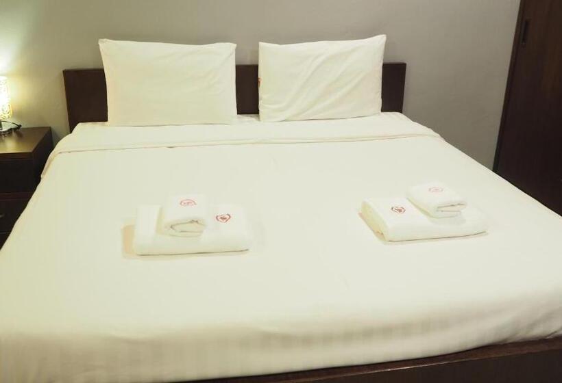 هتل The Glasshouse Place