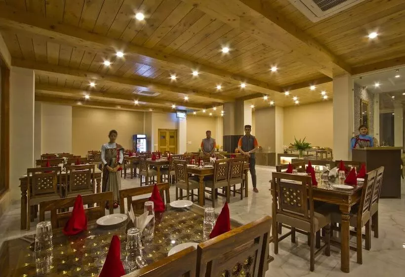 Snow Flakes Resort And Spa Centrally Heated Luxury Resort