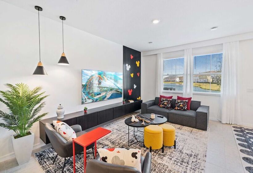 1043 Plantation Lane