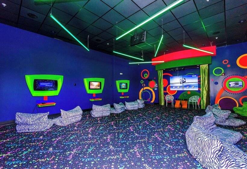 1043 Plantation Lane