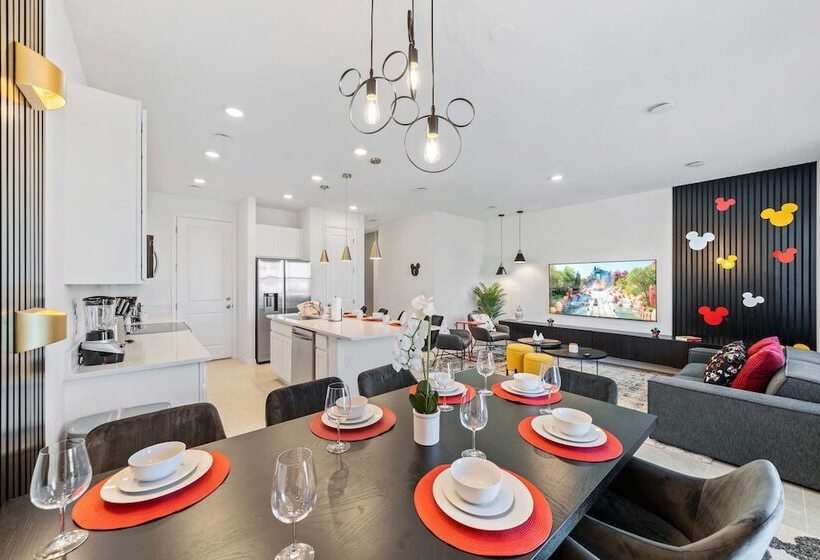 1043 Plantation Lane