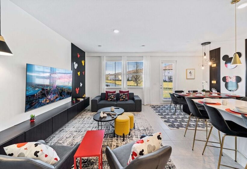 1043 Plantation Lane