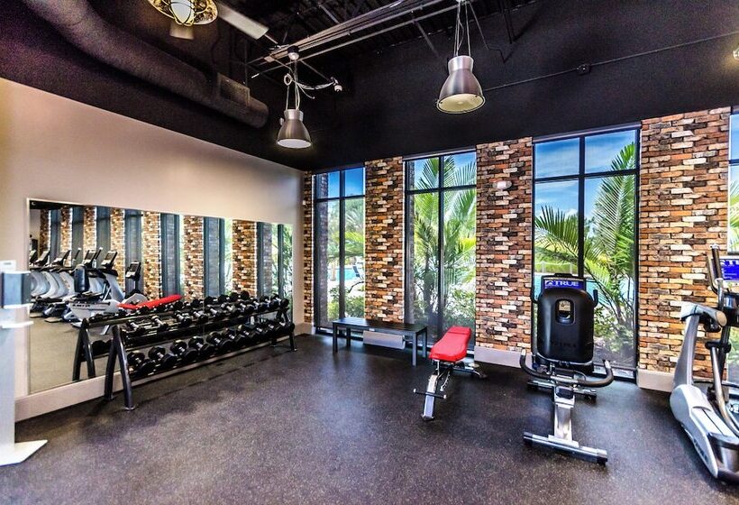 1043 Plantation Lane