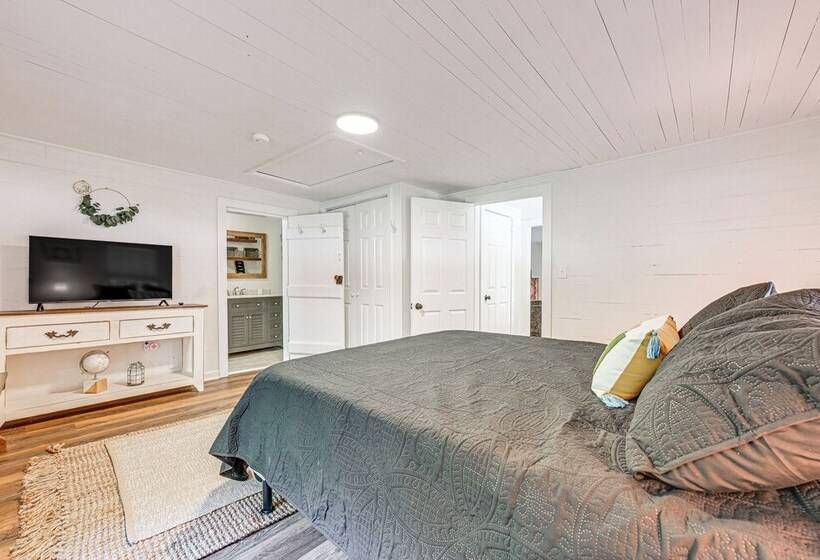 Cabin W/ Fire Pit   7 Mi To Downtown Carrollton!