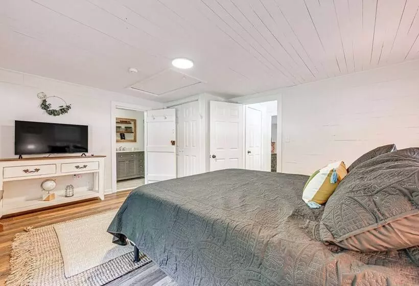 Cabin W/ Fire Pit   7 Mi To Downtown Carrollton!