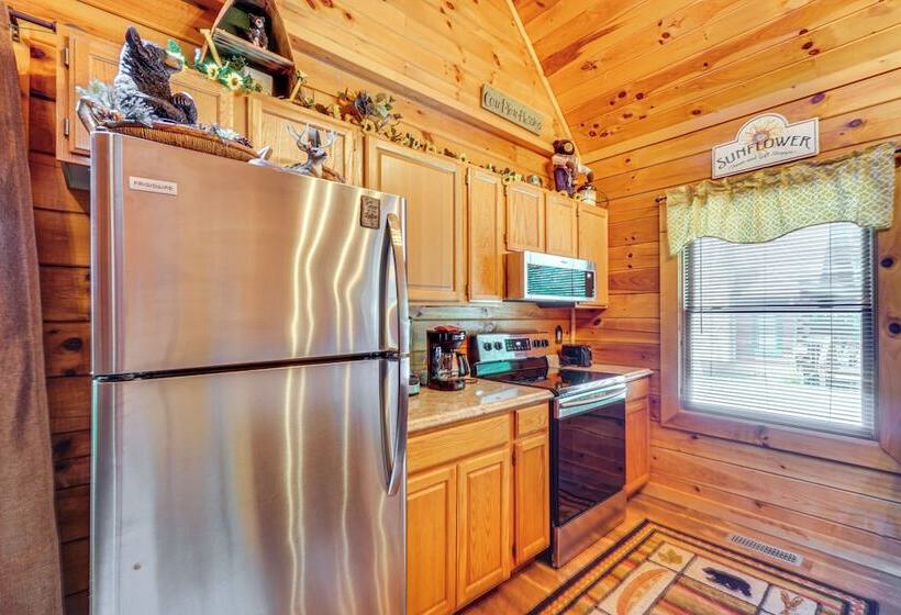 Cozy Cabin W/ Hot Tub < Half Mi To Douglas Lake!