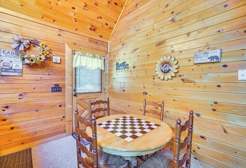 Cozy Cabin W/ Hot Tub < Half Mi To Douglas Lake!