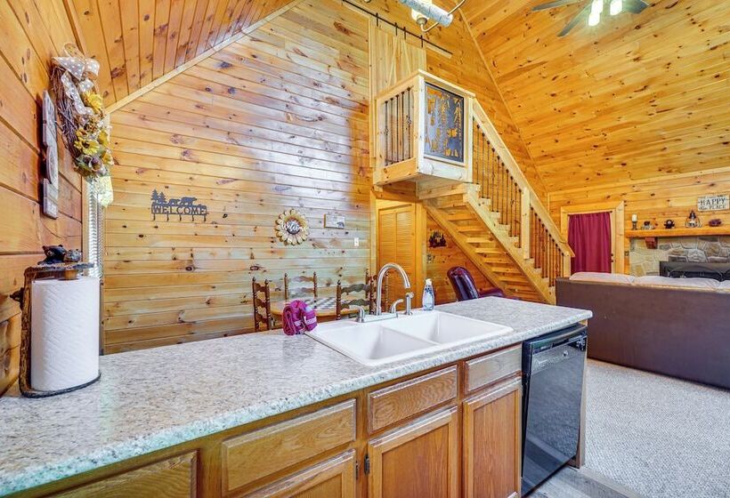 Cozy Cabin W/ Hot Tub < Half Mi To Douglas Lake!