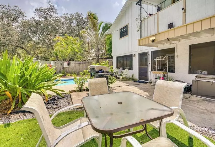 Cozy Tampa Retreat W/ Pool ~ 11 Mi To Downtown