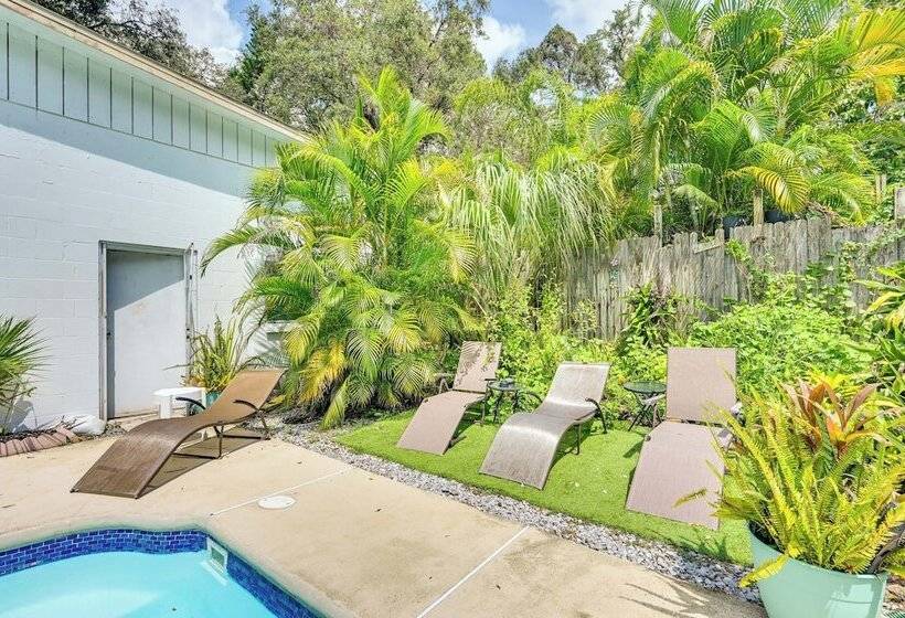 Cozy Tampa Retreat W/ Pool ~ 11 Mi To Downtown