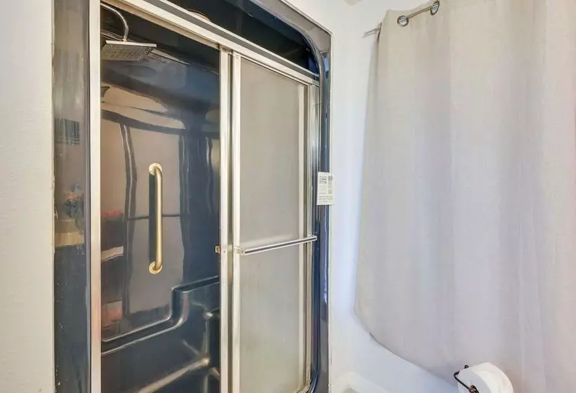 Cozy Tampa Retreat W/ Pool ~ 11 Mi To Downtown