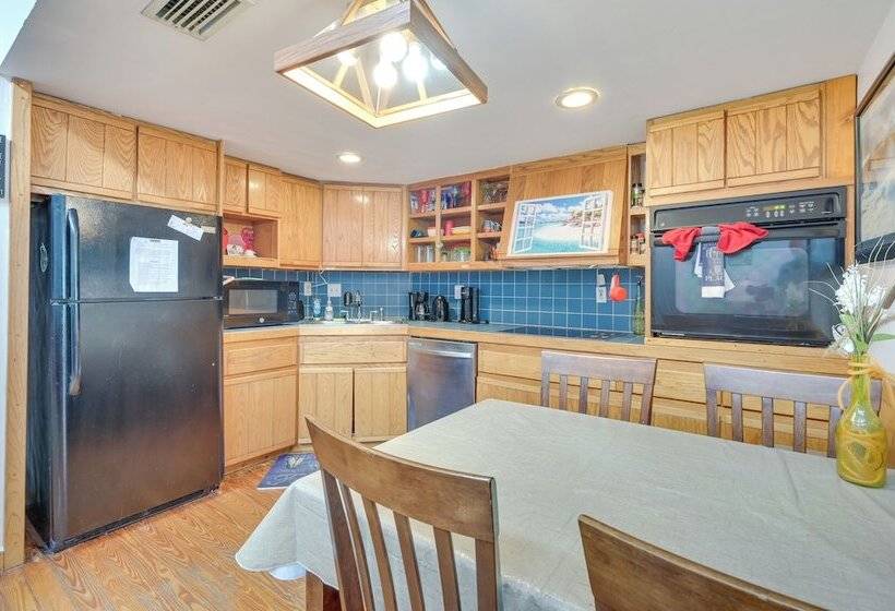 Cozy Tampa Retreat W/ Pool ~ 11 Mi To Downtown