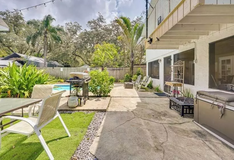 Cozy Tampa Retreat W/ Pool ~ 11 Mi To Downtown