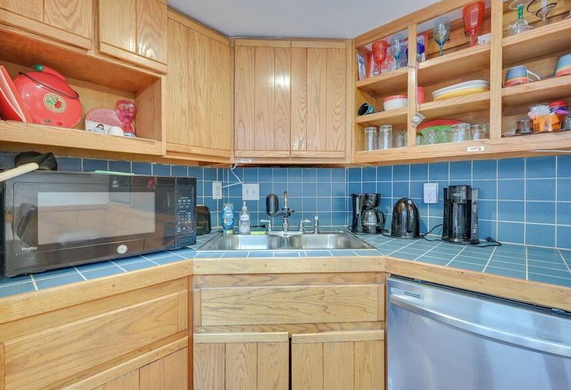 Cozy Tampa Retreat W/ Pool ~ 11 Mi To Downtown