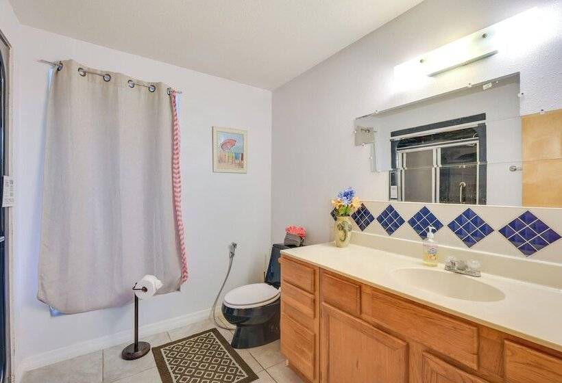 Cozy Tampa Retreat W/ Pool ~ 11 Mi To Downtown