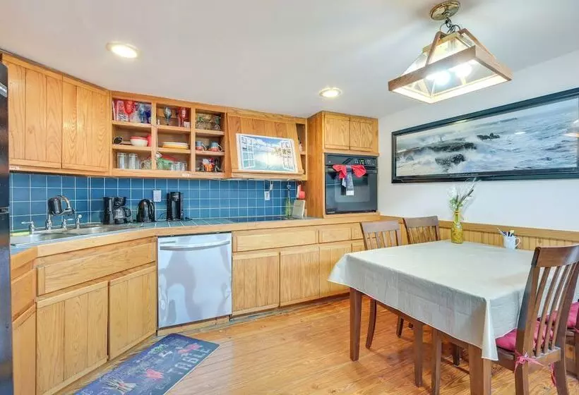 Cozy Tampa Retreat W/ Pool ~ 11 Mi To Downtown