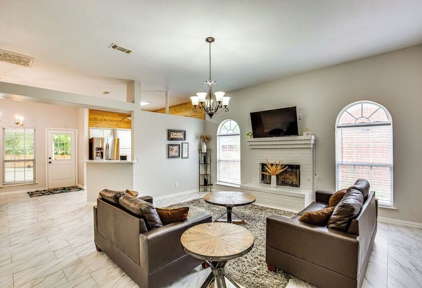 Grand Prairie Group Getaway: Pets Welcome!