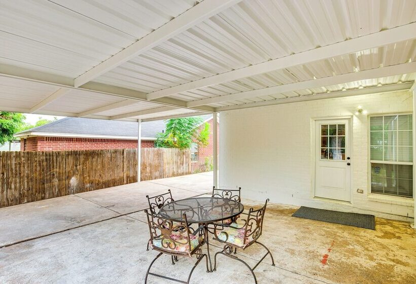 Grand Prairie Group Getaway: Pets Welcome!