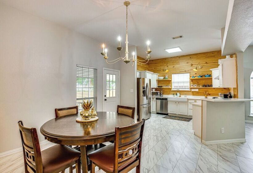 Grand Prairie Group Getaway: Pets Welcome!