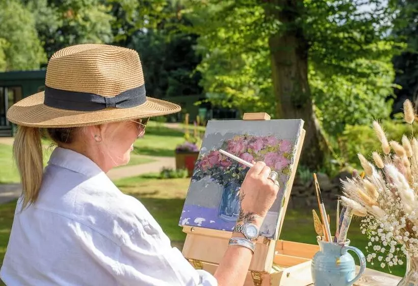 Hotelli Secret Waterside Lodges In Worcestershire