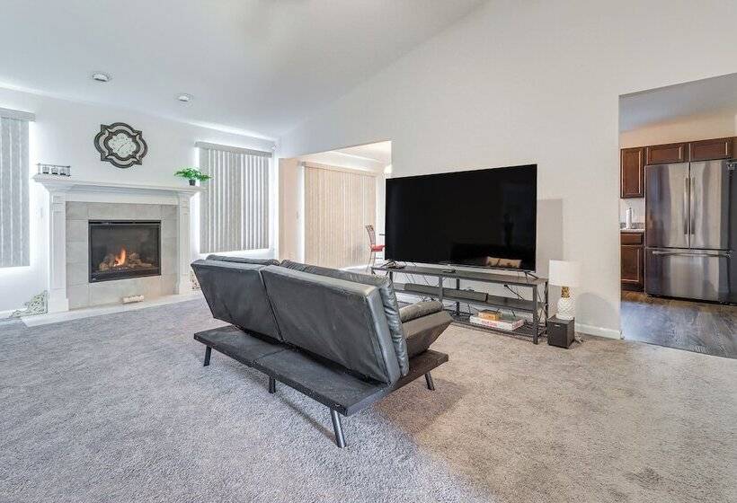 Michigan Home W/ Yard, 3 Mi To Detroit Airport