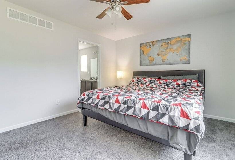 Michigan Home W/ Yard, 3 Mi To Detroit Airport