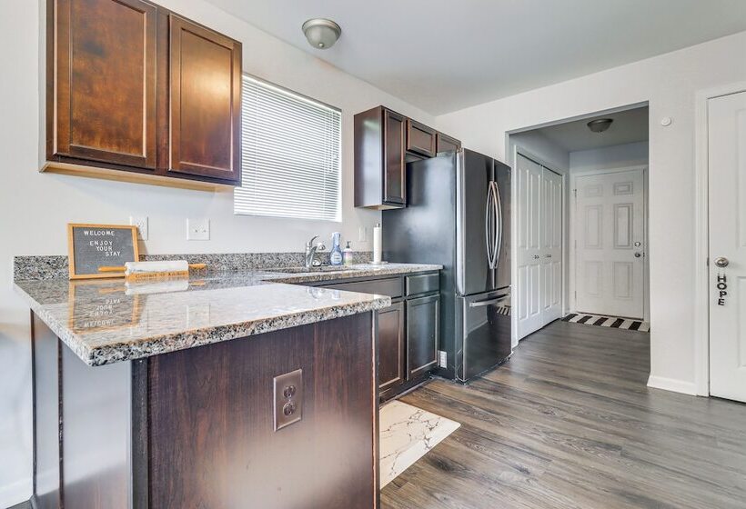 Michigan Home W/ Yard, 3 Mi To Detroit Airport