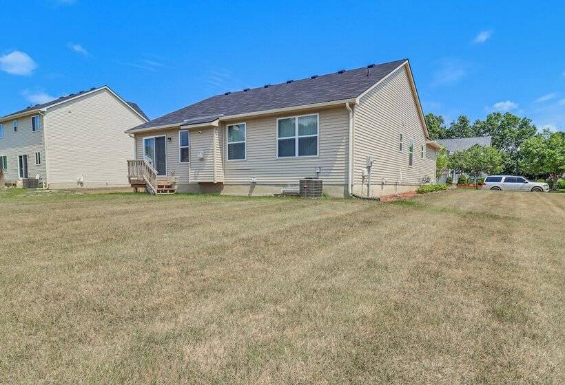 Michigan Home W/ Yard, 3 Mi To Detroit Airport