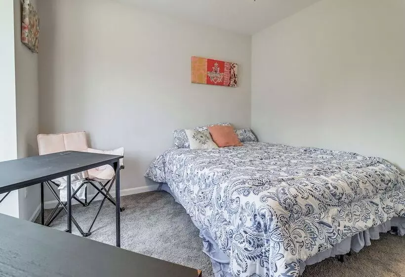 Michigan Home W/ Yard, 3 Mi To Detroit Airport