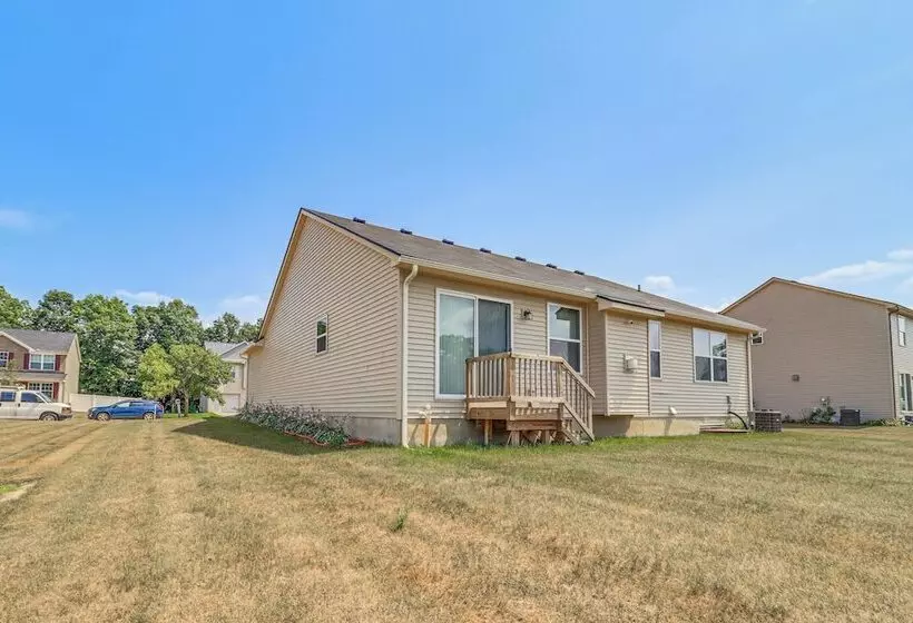 Michigan Home W/ Yard, 3 Mi To Detroit Airport