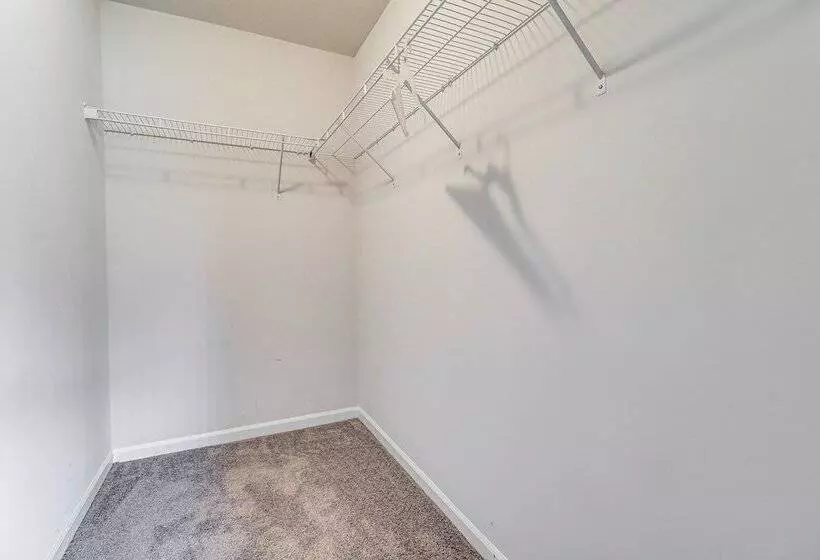 Michigan Home W/ Yard, 3 Mi To Detroit Airport