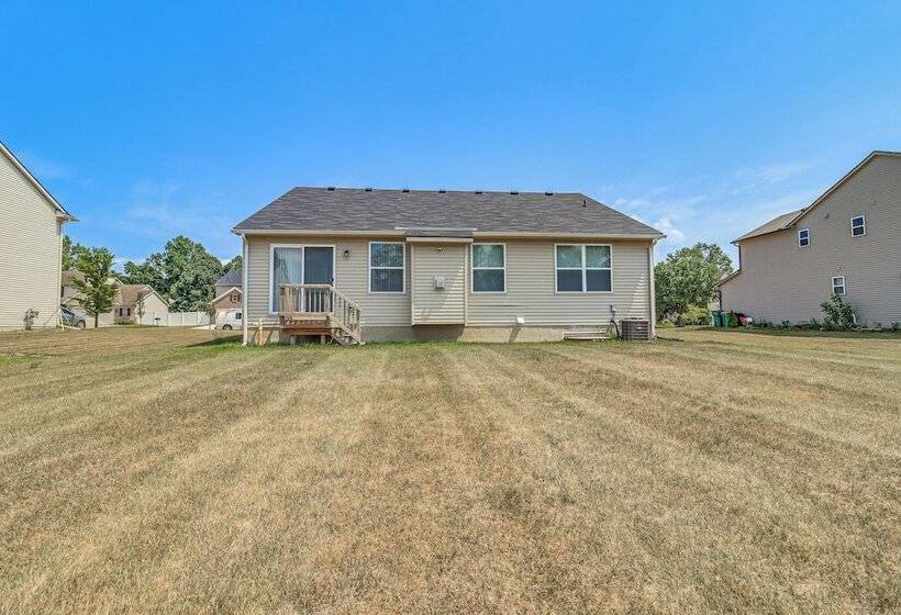 Michigan Home W/ Yard, 3 Mi To Detroit Airport