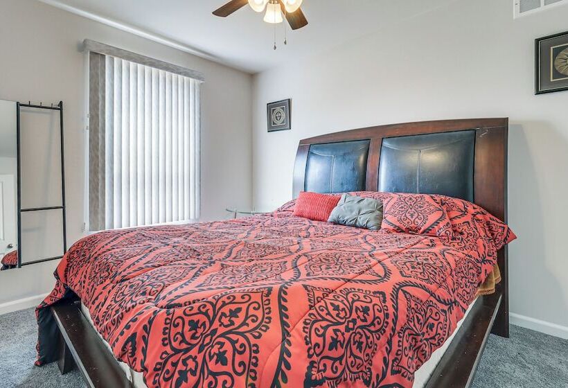 Michigan Home W/ Yard, 3 Mi To Detroit Airport