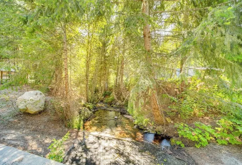 Peaceful Entiat Home: Pets Welcome!