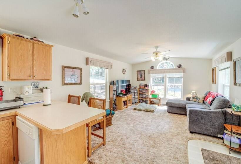 Peaceful Entiat Home: Pets Welcome!