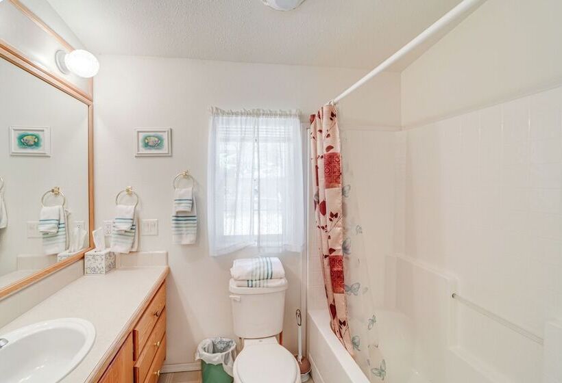 Peaceful Entiat Home: Pets Welcome!