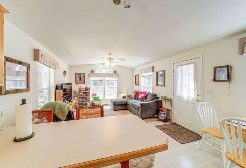 Peaceful Entiat Home: Pets Welcome!