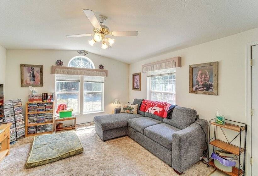 Peaceful Entiat Home: Pets Welcome!