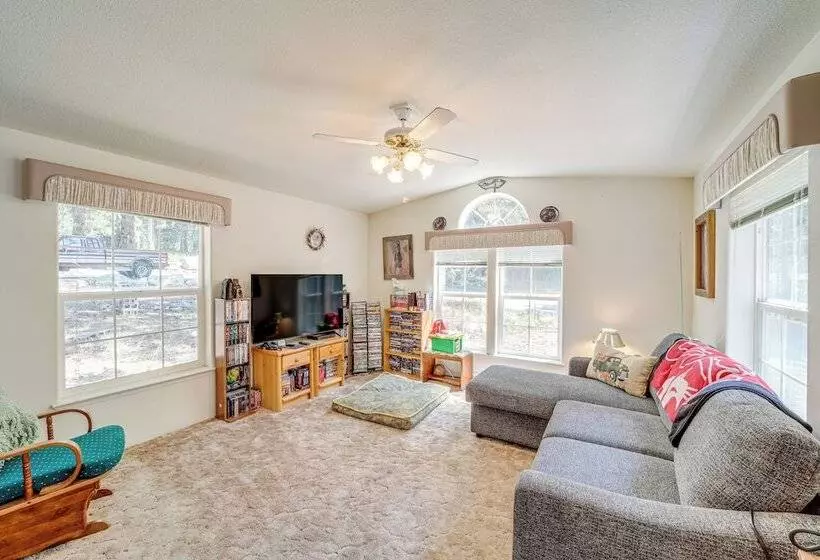 Peaceful Entiat Home: Pets Welcome!