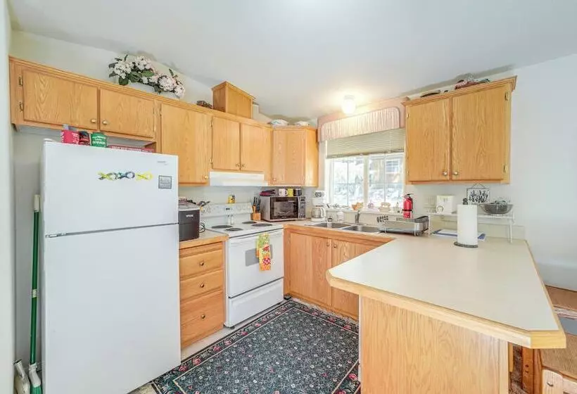 Peaceful Entiat Home: Pets Welcome!