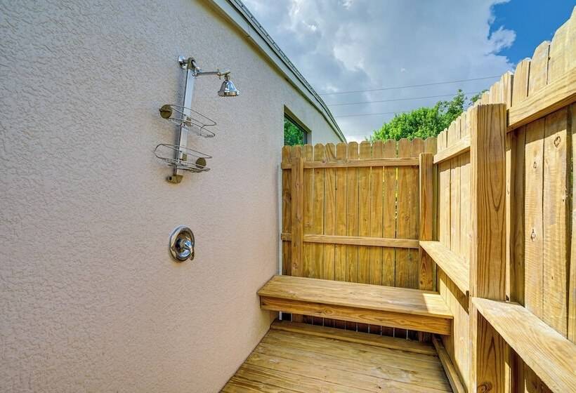 Peaceful Fort Myers Home: Walk To Buckingham Farms